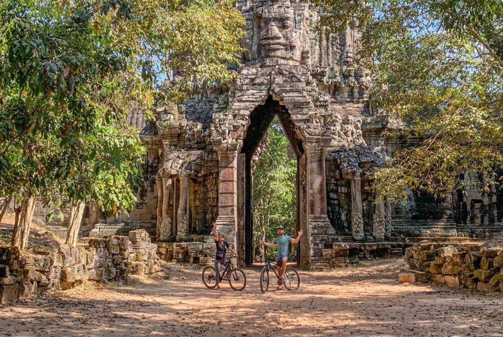 ANGKOR-SITES-BY-CYCLING